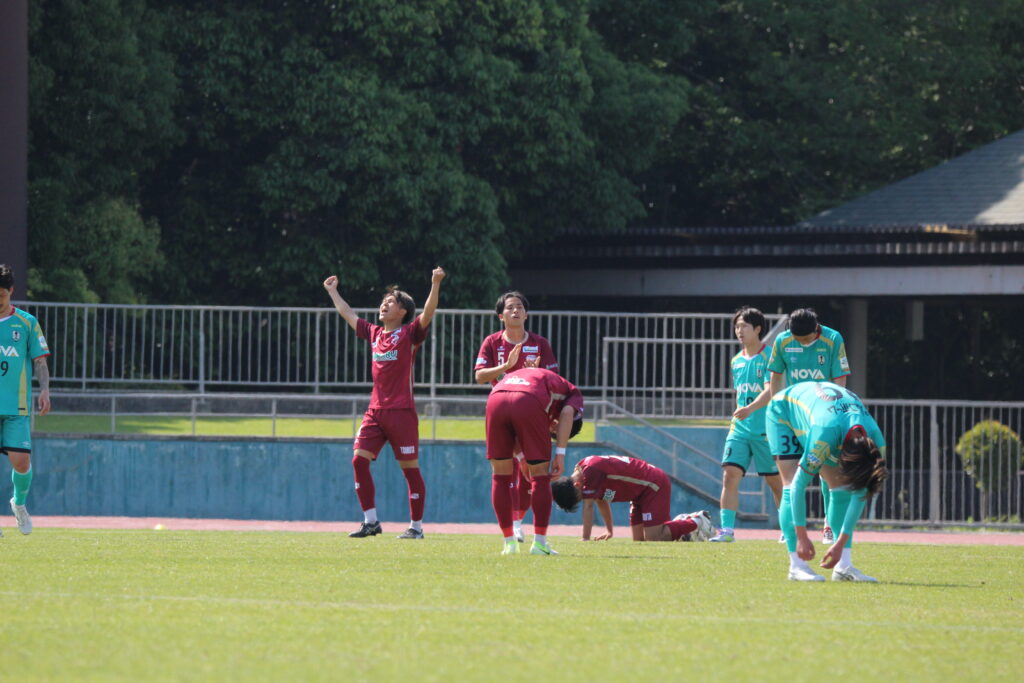 飛鳥FC ガッツポーズ